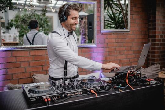 Hochzeits DJ Stuttgart: So wird Ihre Feier unvergesslich