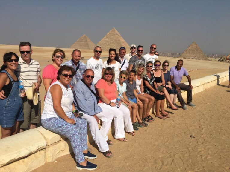 Komfortabler Transfer und Kultur beim Tagesausflug von Hurghada nach Kairo mit dem Flugzeug